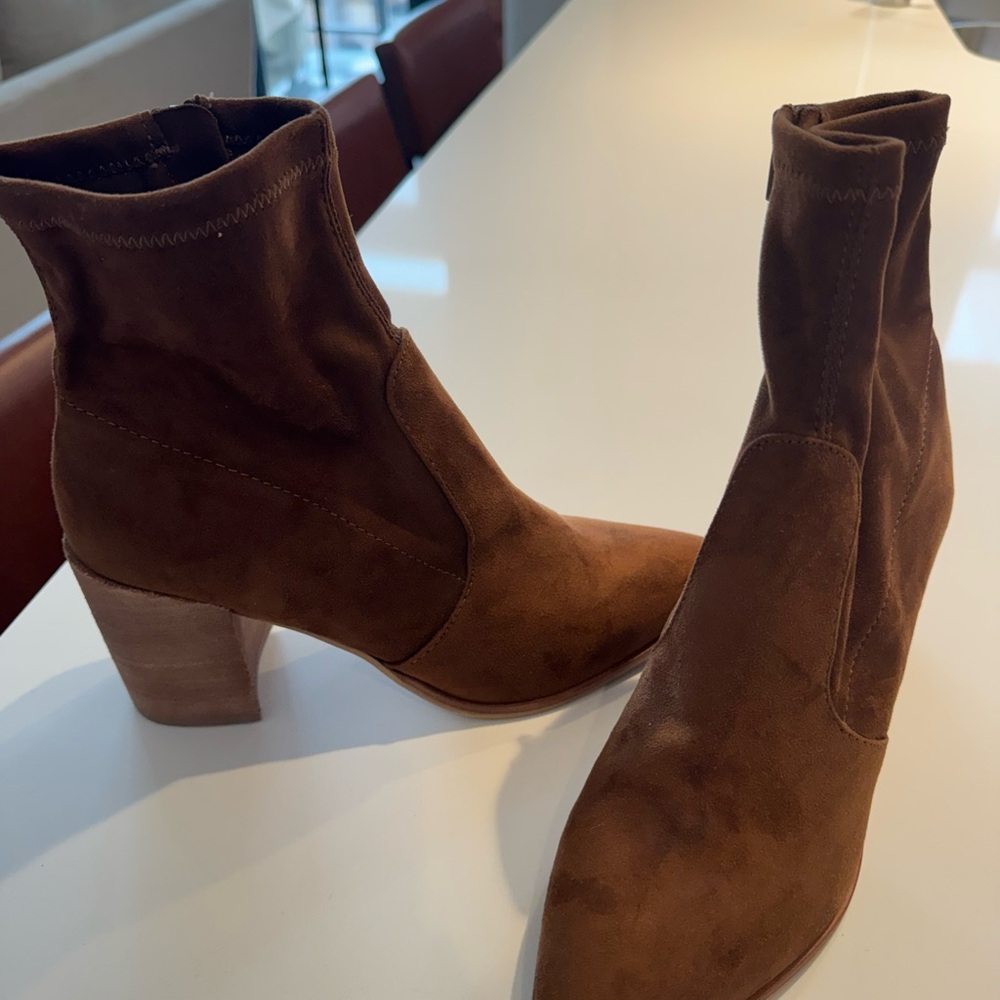 Steve Madden brown suede booties